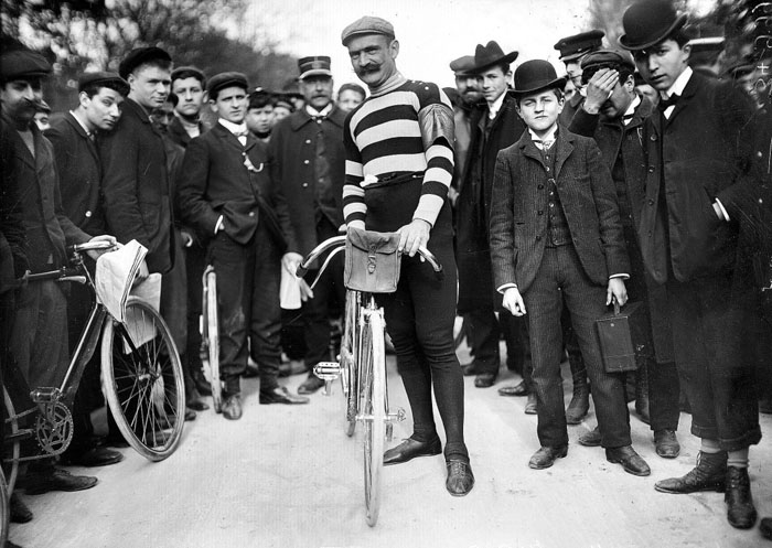 Велогонщик из Франции. Его подозревали в жульничестве в 1904г, однако в 1905г он выиграл три этапа и пришел по общим результатам вторым.