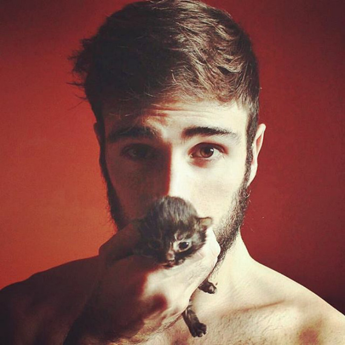 Горячие парни с котятами. Instagram hotdudeswithkittens.