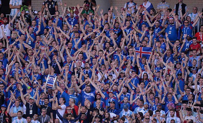 На стадионе во время игры сборной Исландии.