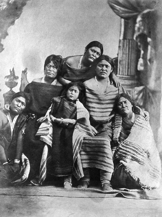 Женщины и дети Навахо. 1864–1868.