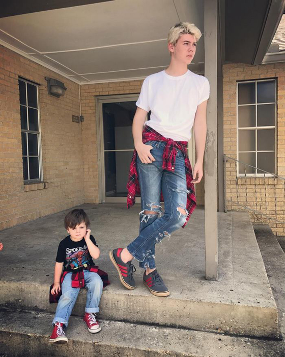 17-летний Эйгар Тильман и его трехлетний брат Луи. Instagram eag2n.