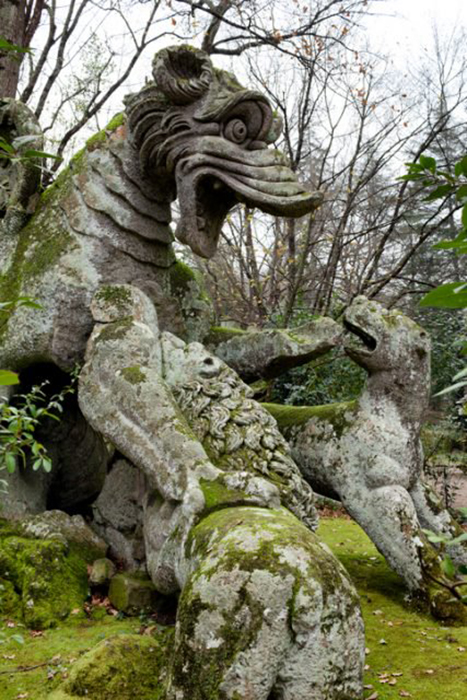 Статуя дракона.