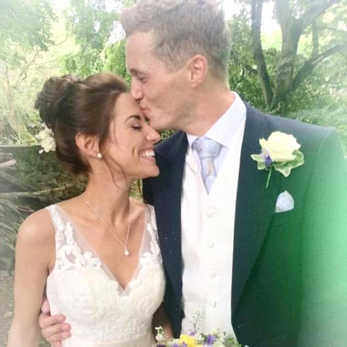 Джейк и Эмми поженились в сентябре 2016 года.