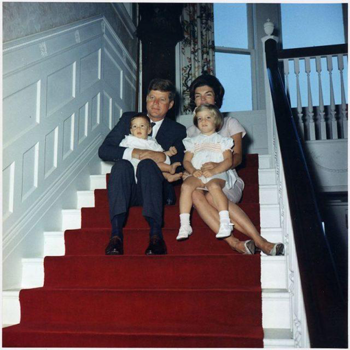 Президент Кеннеди с семьей.