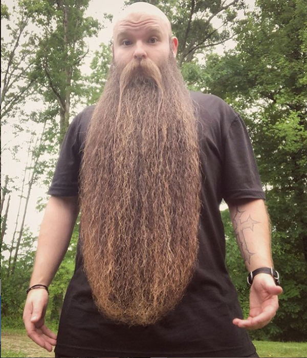 Ланс решил отращивать бороду ради образа пирата на Хеллоуин. Instagram lan_woo.