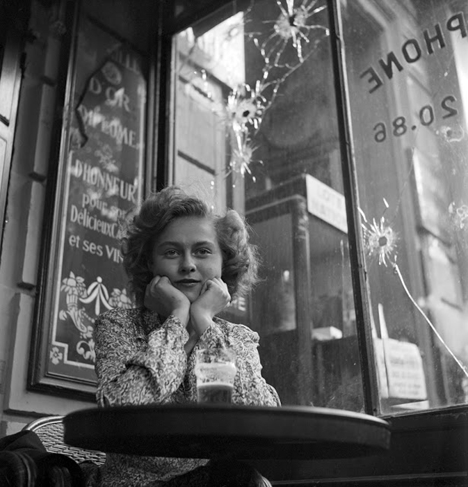 Мадемуазель Кристиан Пойне, студентка юридического факультета, Париж, Франция, 1944г. Фото: Lee Miller.
