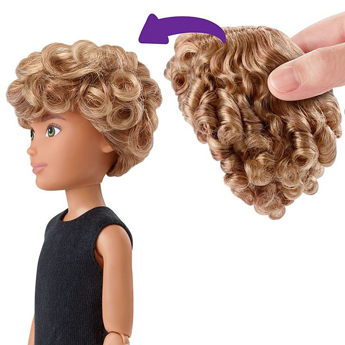 К каждой кукле идет в наборе парик с длинными волосами.