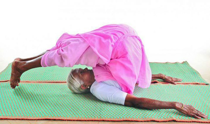 Нанаммал - самый старый инструктор йоги в Индии.