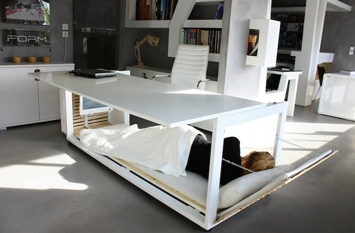 Два в одном: рабочий стол и кровать от Studio NL.