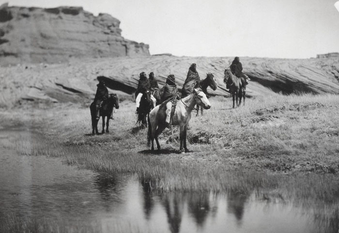 Шесть индейцев Навахо на лошадях, 1904.