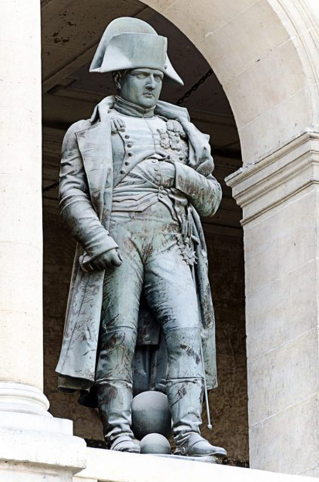 Статуя Наполеона Бонапарта.