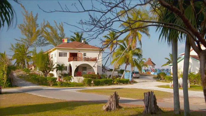 Отель находится на одном из Карибских островов.