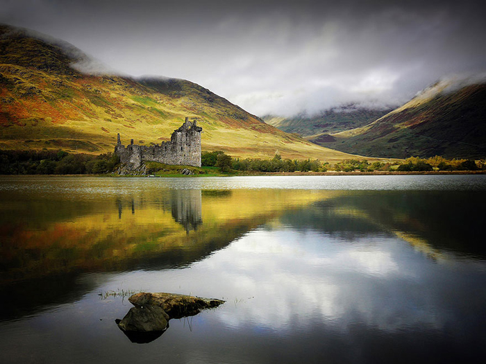 На территории Шотландии находится бесчисленное количество живописных озер.
