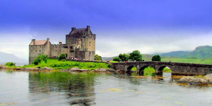 Древние замки Шотландии хранят свои секреты и истории.