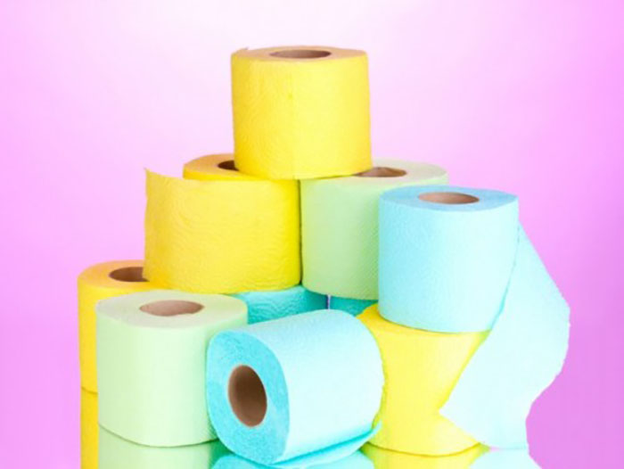 Разноцветная туалетная бумага.