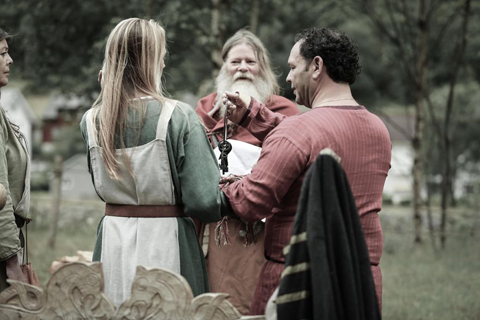 Церемония бракосочетания в стиле викингов.  Автор фото: Paul Edmundson.