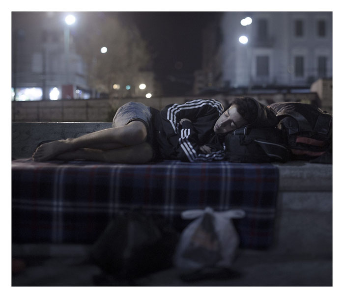 Абдул Карим Аддо, 17 лет. Спит на площади Омонойя в Афинах, Греция.