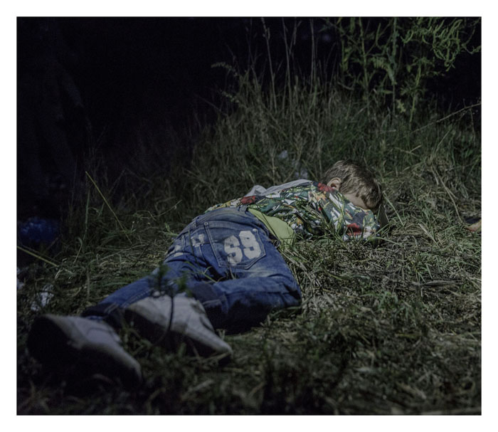 Ахмед, 6 лет. Спит на земле в Хоргос, Сербия.
