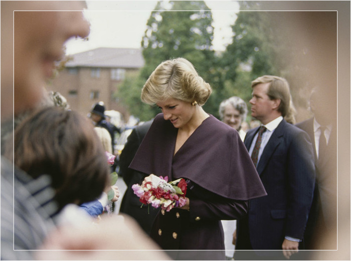 Принцесса Диана посещает хоспис в 1988 году.