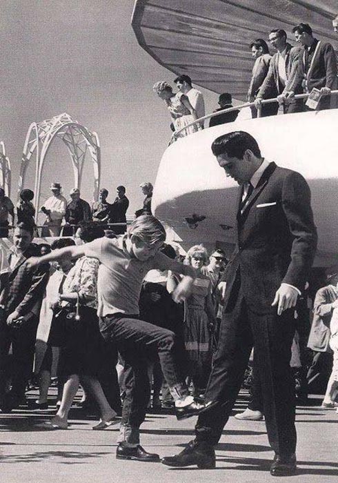 С 10-летним Куртом Расселом в фильме «Это случилось на Всемирной ярмарке», 1963 год.