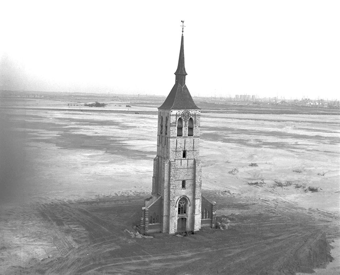 Одинокая башня, после того, как Вилмарсдонк был разрушен.