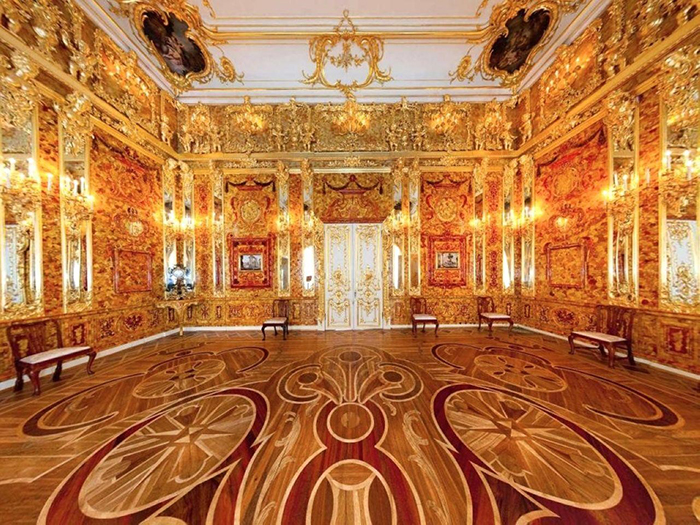 Янтарный кабинет был самой роскошной комнатой во дворце.