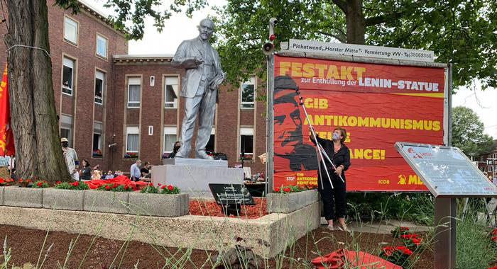 Памятник Владимиру Ильичу Ленину 20 июня установили марксисты в Гельзенкирхене, западная Германия.