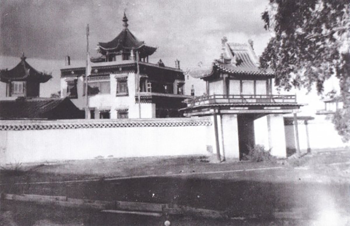 Белый дворец Богдо-Хана, разрушенный в 1930 годах.