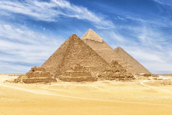 Комплекс египетских пирамид в Гизе.