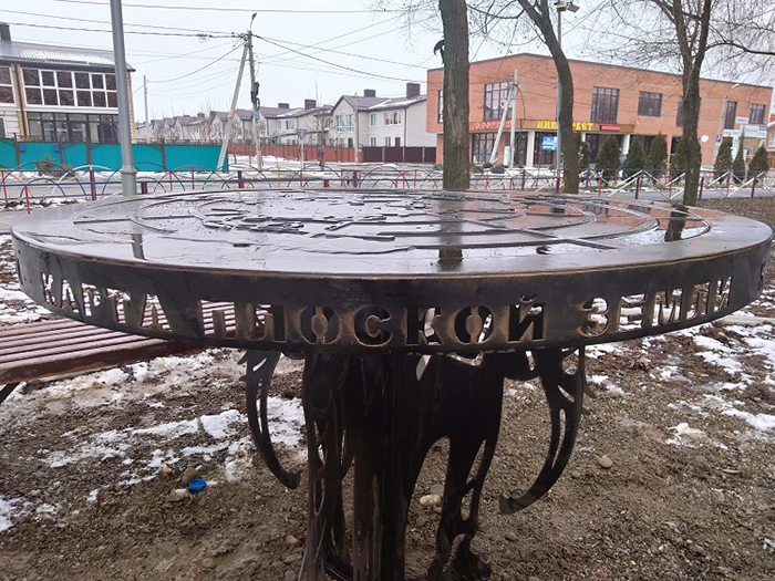В Михайловске установили монумент плоской Земли.