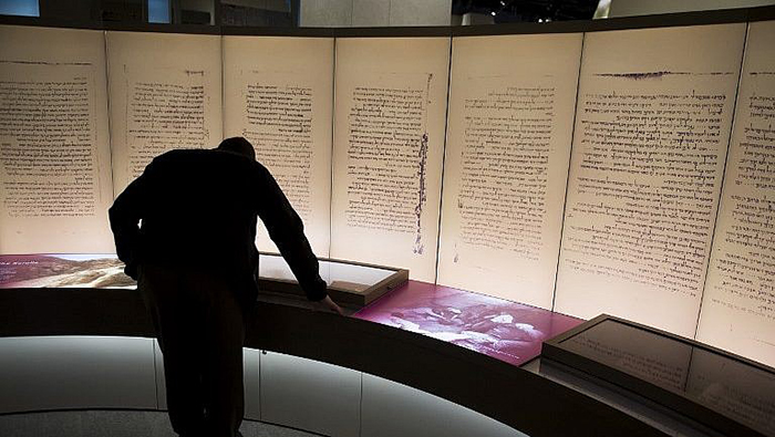 Свитки Мёртвого моря в Музее Библии в Вашингтоне.