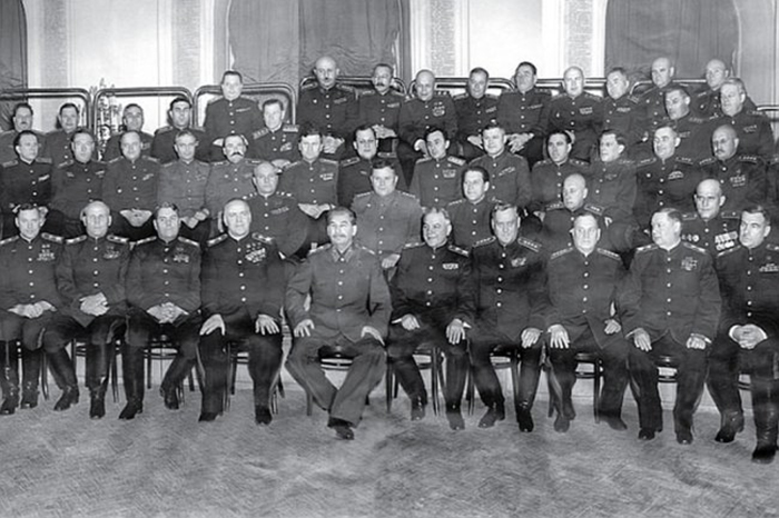 Товарищ Сталин и его маршалы.