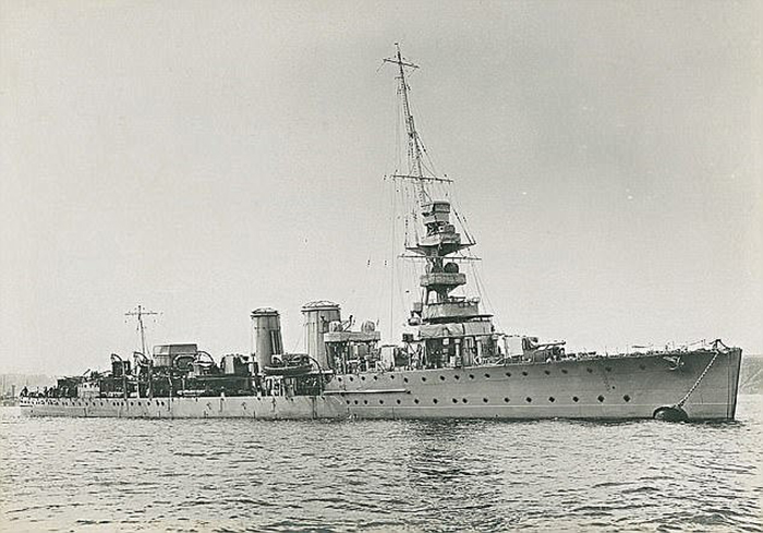 Британский крейсер Калипсо.