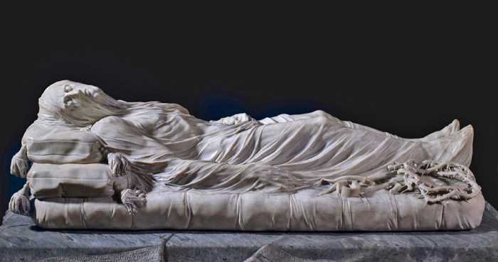 Скульптура «Христос под плащаницей».