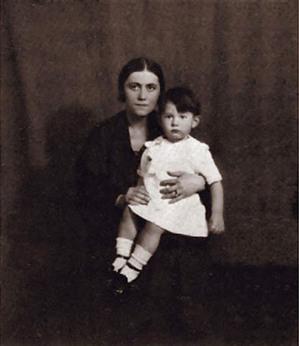 Ольга с первенцем Пабло Пикассо.