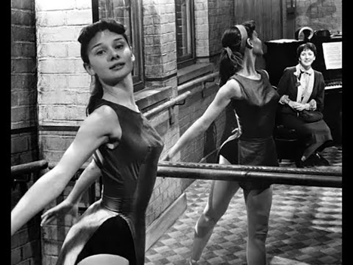 Начинающая балерина Одри Хепберн.