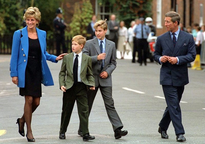 Диана с принцем Чарльзом и их сыновьями.