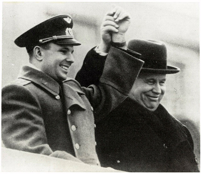 14 апреля 1961 года указом Президиума Верховного Совета СССР Юрию Алексеевичу Гагарину было присвоено звание Героя Советского Союза.