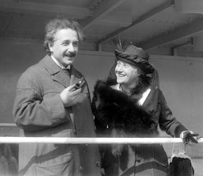 Эйнштейн с женой Эльзой, 1921 год.