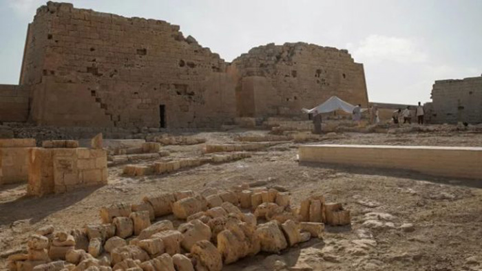 Именно здесь, как считают археологи, нашла своё последнее пристанище царица Клеопатра.