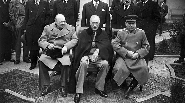 Большая тройка: Черчилль, Рузвельт и Сталин.