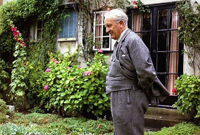 Толкин жил в этом имении с семьёй с 1930 по 1947 год.