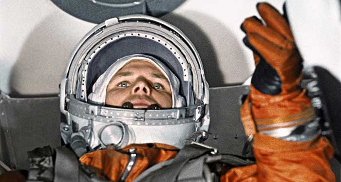Юрий Гагарин стал первым человеком, полетевшим в космос.