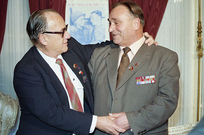 Встреча Робертсона и Сильвашко спустя годы после окончания войны.