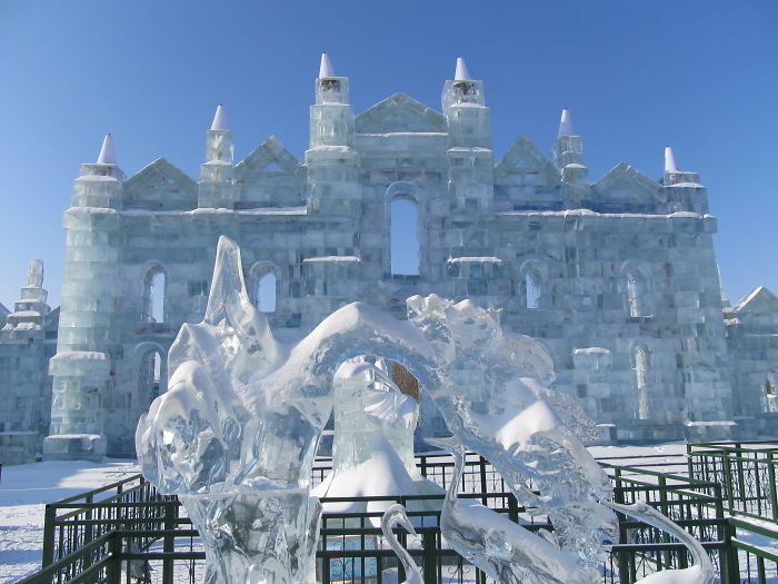 Сейчас Харбин - очень популярный зимний курорт, благодаря своему фестивалю ледовых скульптур.