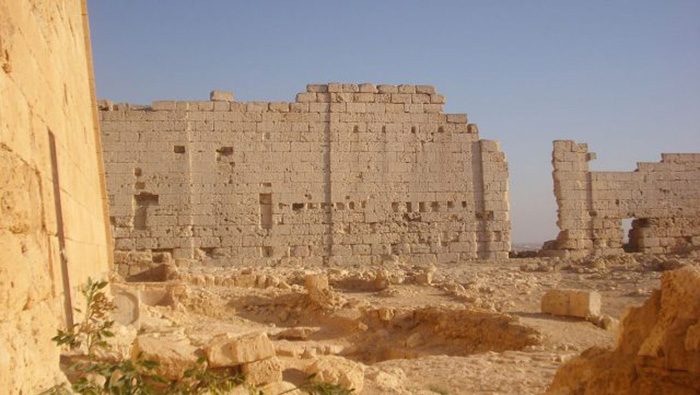 Южная сторона храма Осириса и Исиды в Тапосирис Магна.