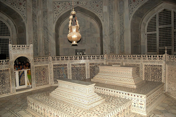 Тадж-Махал принадлежит к объектам Всемирного наследия ЮНЕСКО.