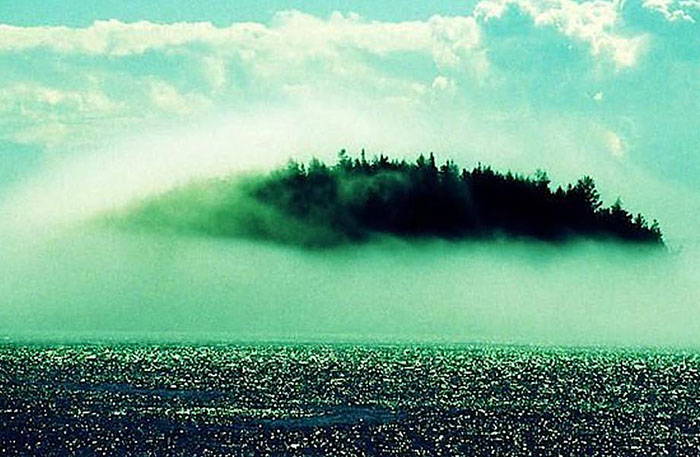 Остров-призрак Хай-Бразил предположительно находится где-то недалеко от западных берегов Ирландии.