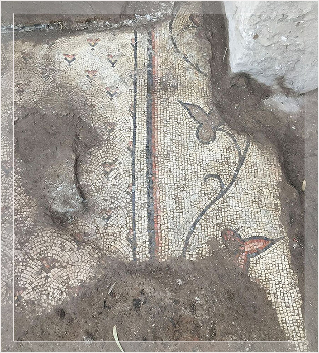 Мозаичный пол апсиды предполагаемой Церкви Апостолов, Вифсаида.