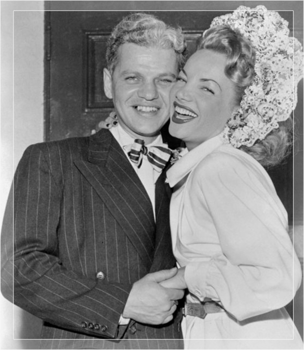 Кармен Миранда и Дэвид Альфред Себастьян, кинопродюсер, поженились в церкви Доброго Пастыря, около 1947 года.